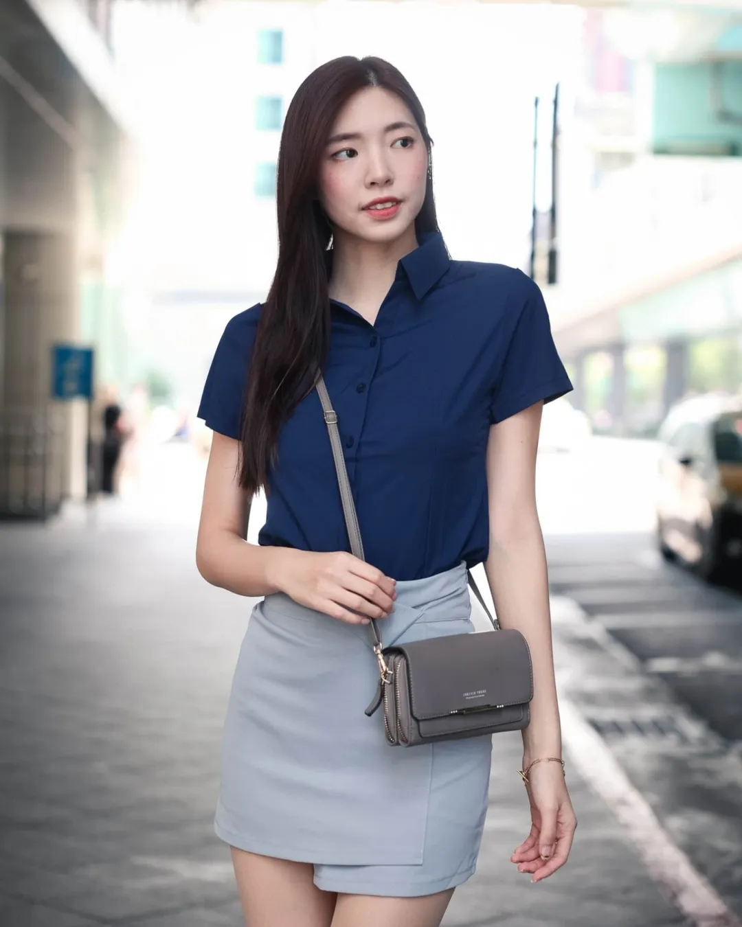 【正妹】溜溜大长腿OL职业装街拍，职业与态度充分展现！