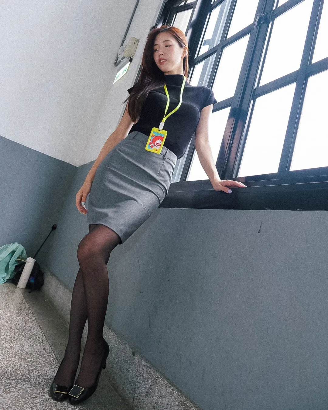 【正妹】溜溜办公室OL制服秘书写真，职场与美学的交织！