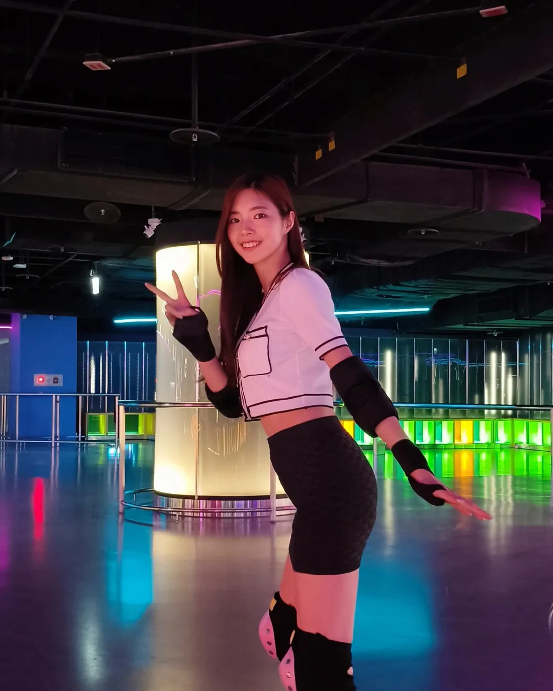 【正妹】溜溜旱冰场滑旱冰美照，美学与气质表达巧妙结合！