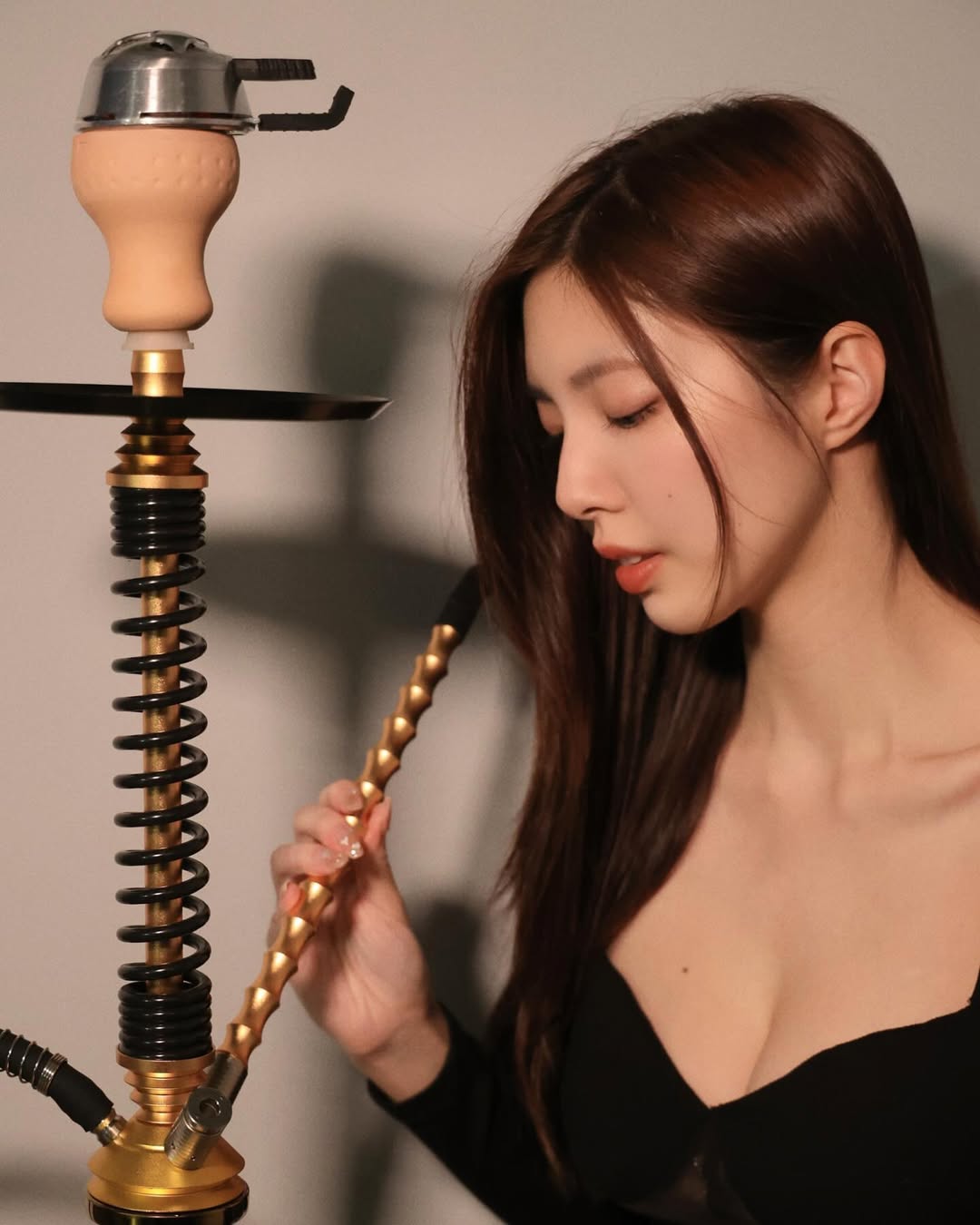 【正妹】溜溜与阿拉伯水烟美照，超越单纯的美感展示！