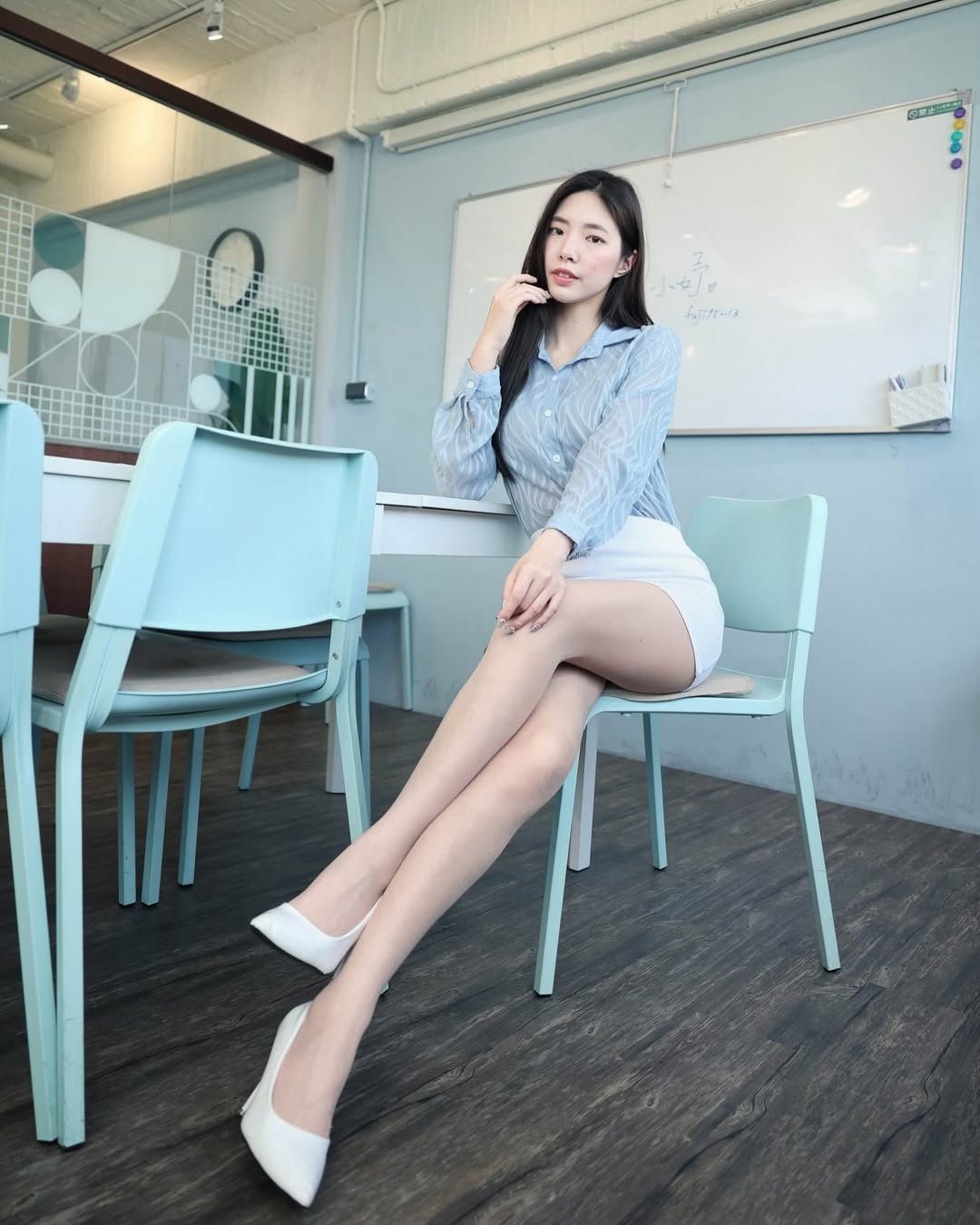 【正妹】溜溜小秘书超美写真，性感令人心动的美好！