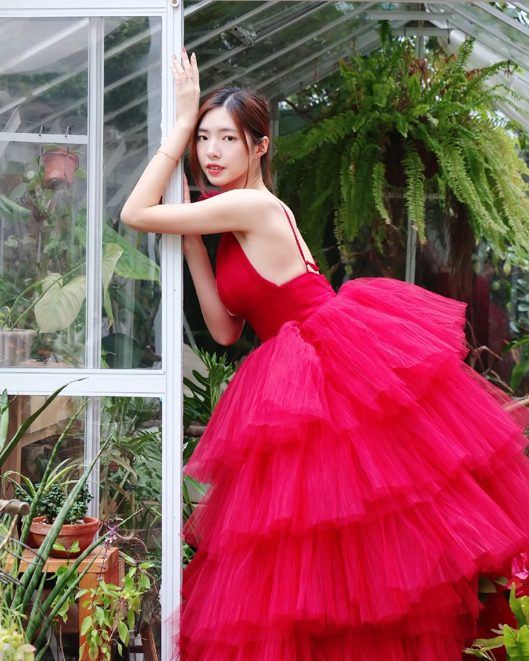 【正妹】溜溜的独特韵味写真，玫瑰公主裙下的自信风！