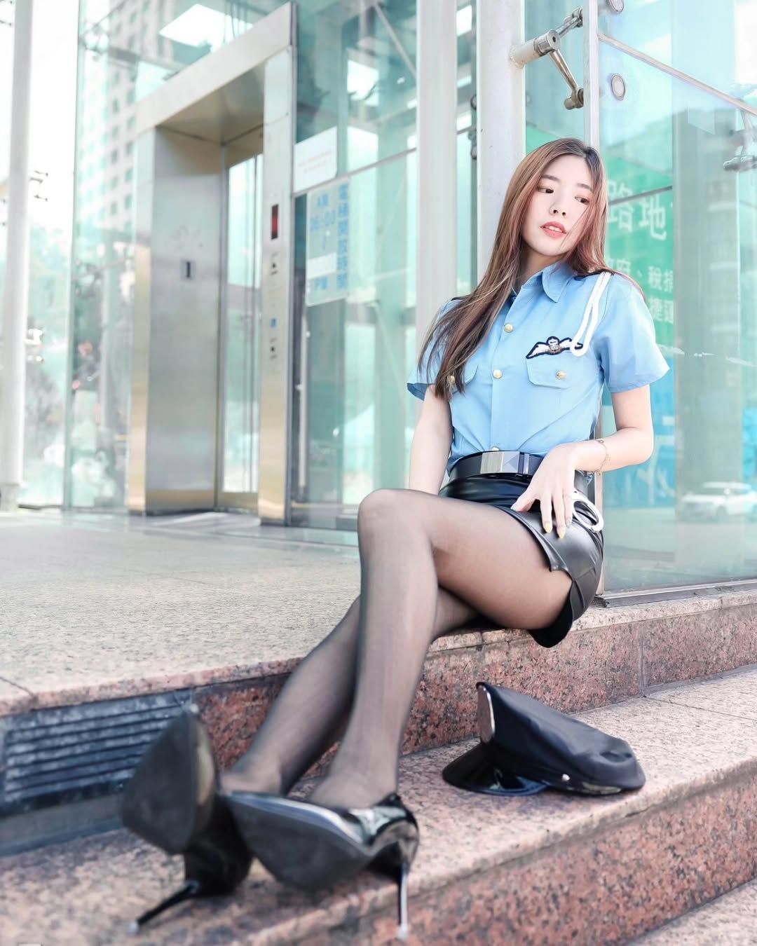 【正妹】溜溜黑丝女警写真，那些关于纯真的记忆里！