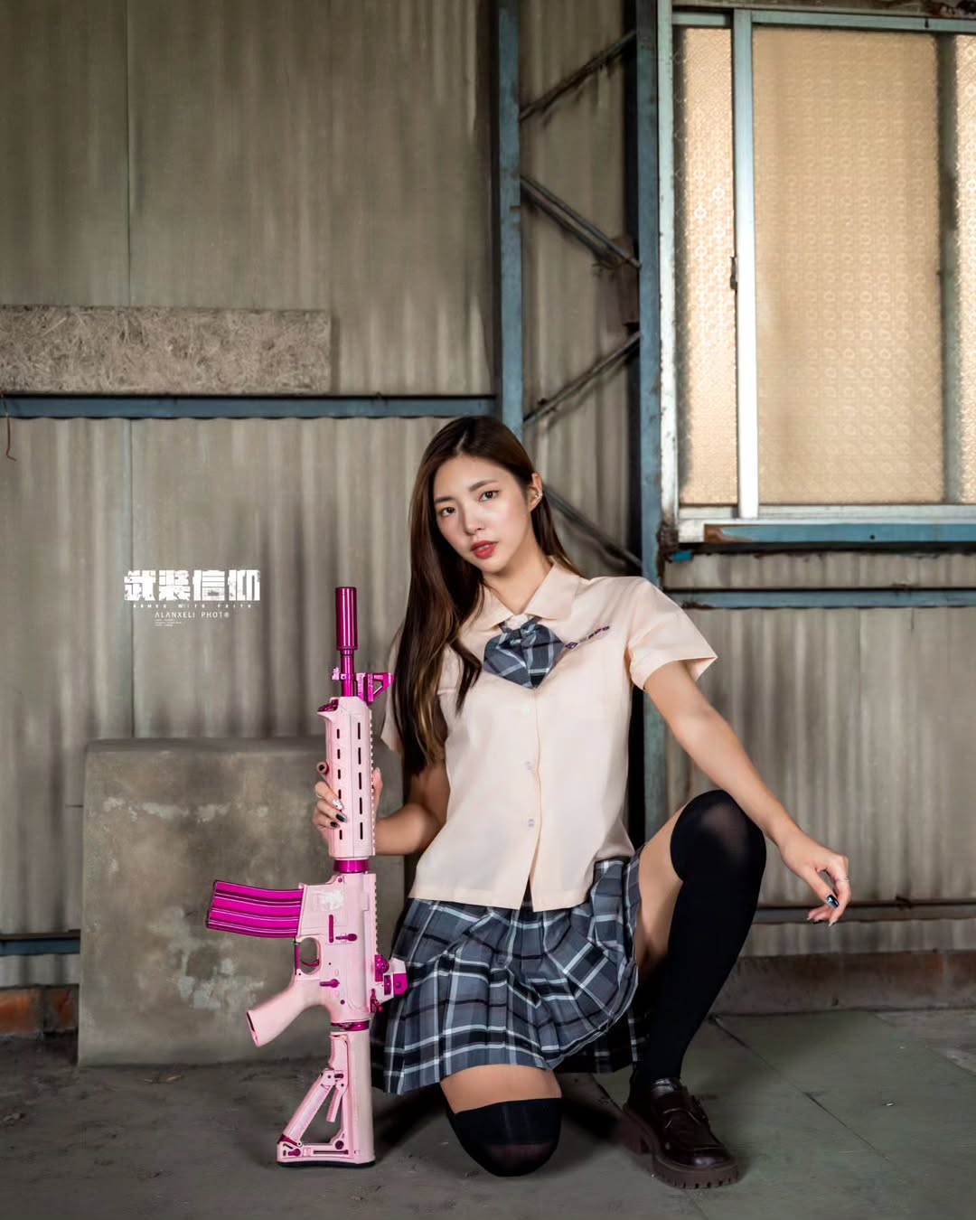 【正妹】溜溜JK制服武装少女写真赏析，青春与锋芒并存！