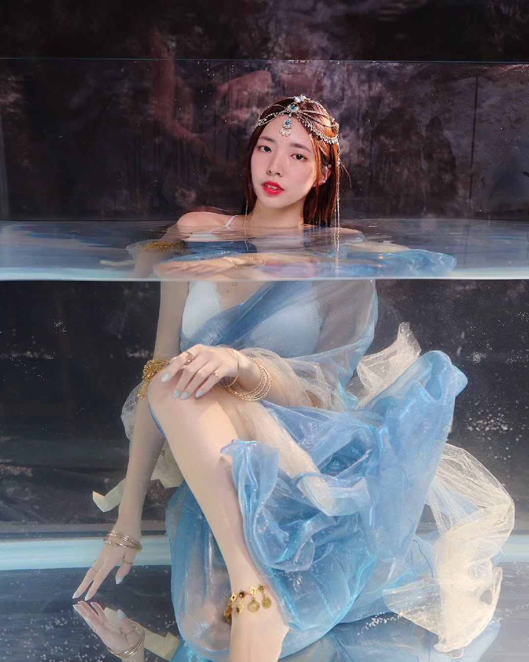 【正妹】溜溜一场西域风情，在鱼缸中的电影奇遇！