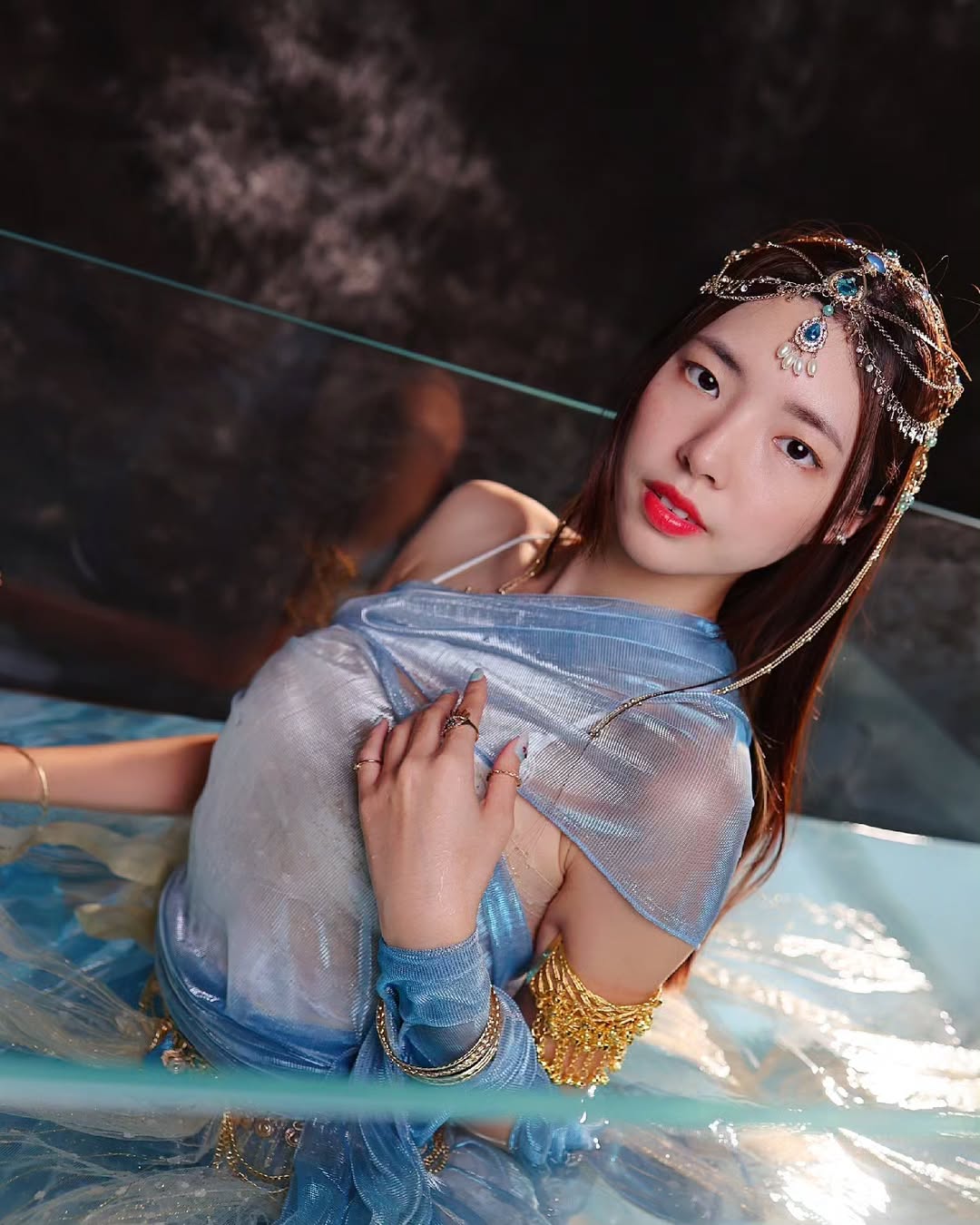 【正妹】溜溜一场西域风情，在鱼缸中的电影奇遇！
