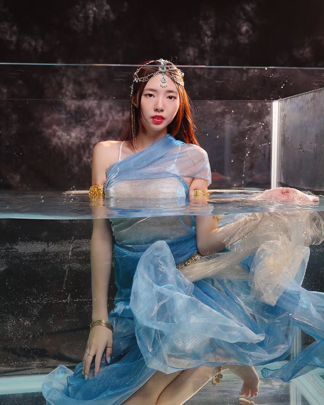 【正妹】溜溜一场西域风情，在鱼缸中的电影奇遇！