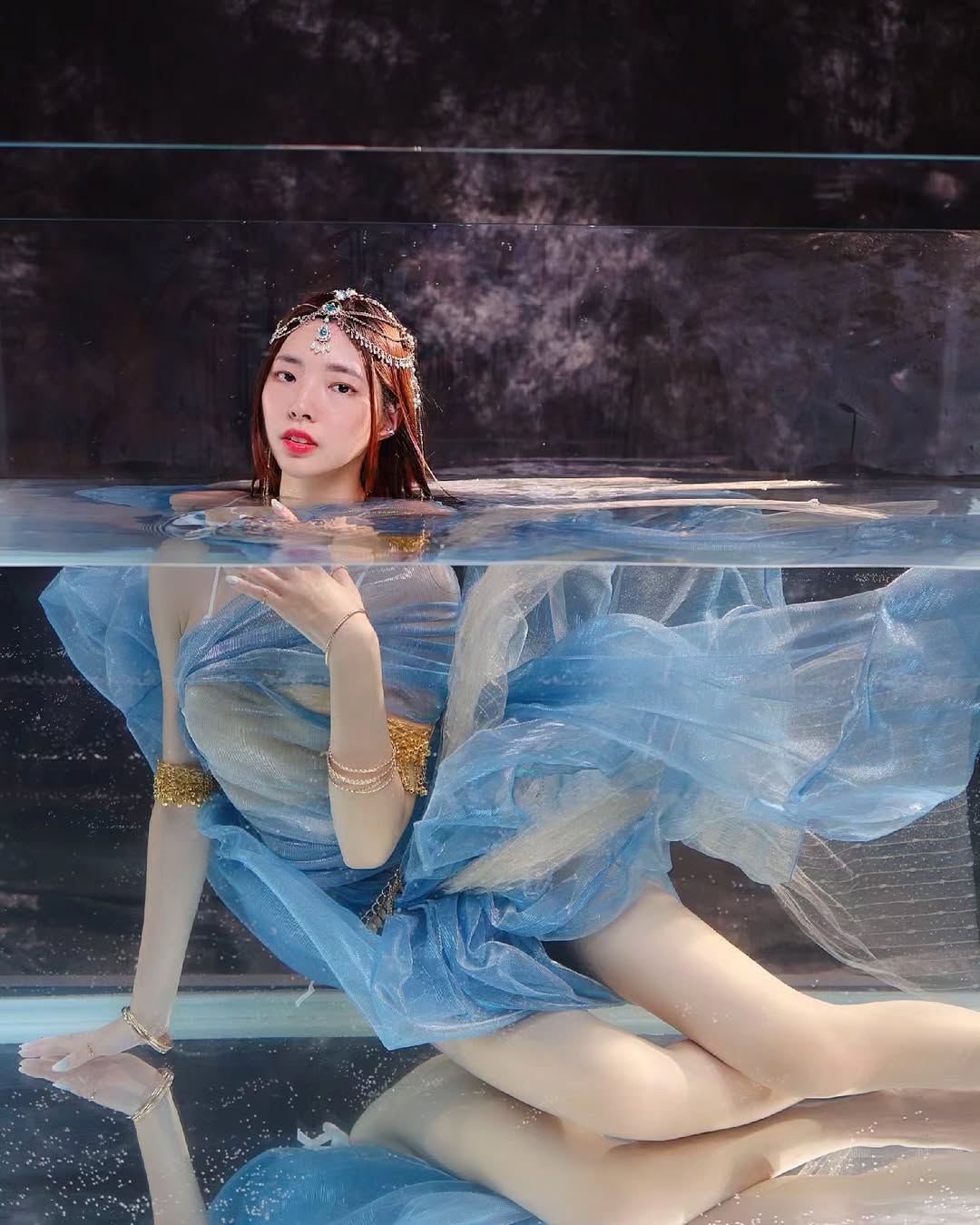 【正妹】溜溜一场西域风情，在鱼缸中的电影奇遇！