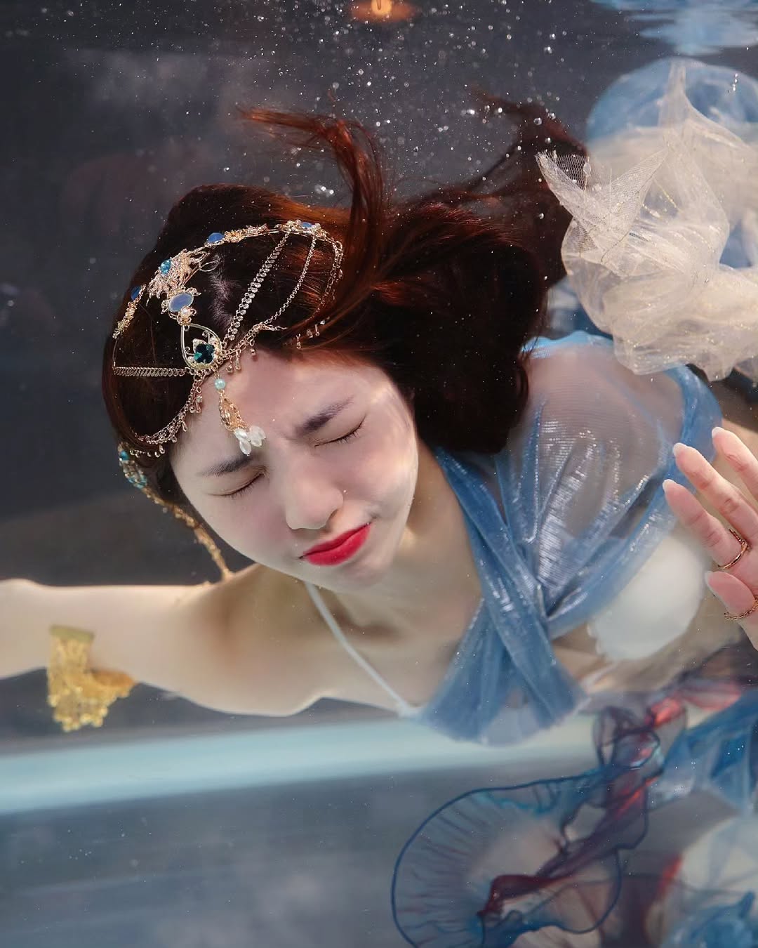 【正妹】溜溜一场西域风情，在鱼缸中的电影奇遇！