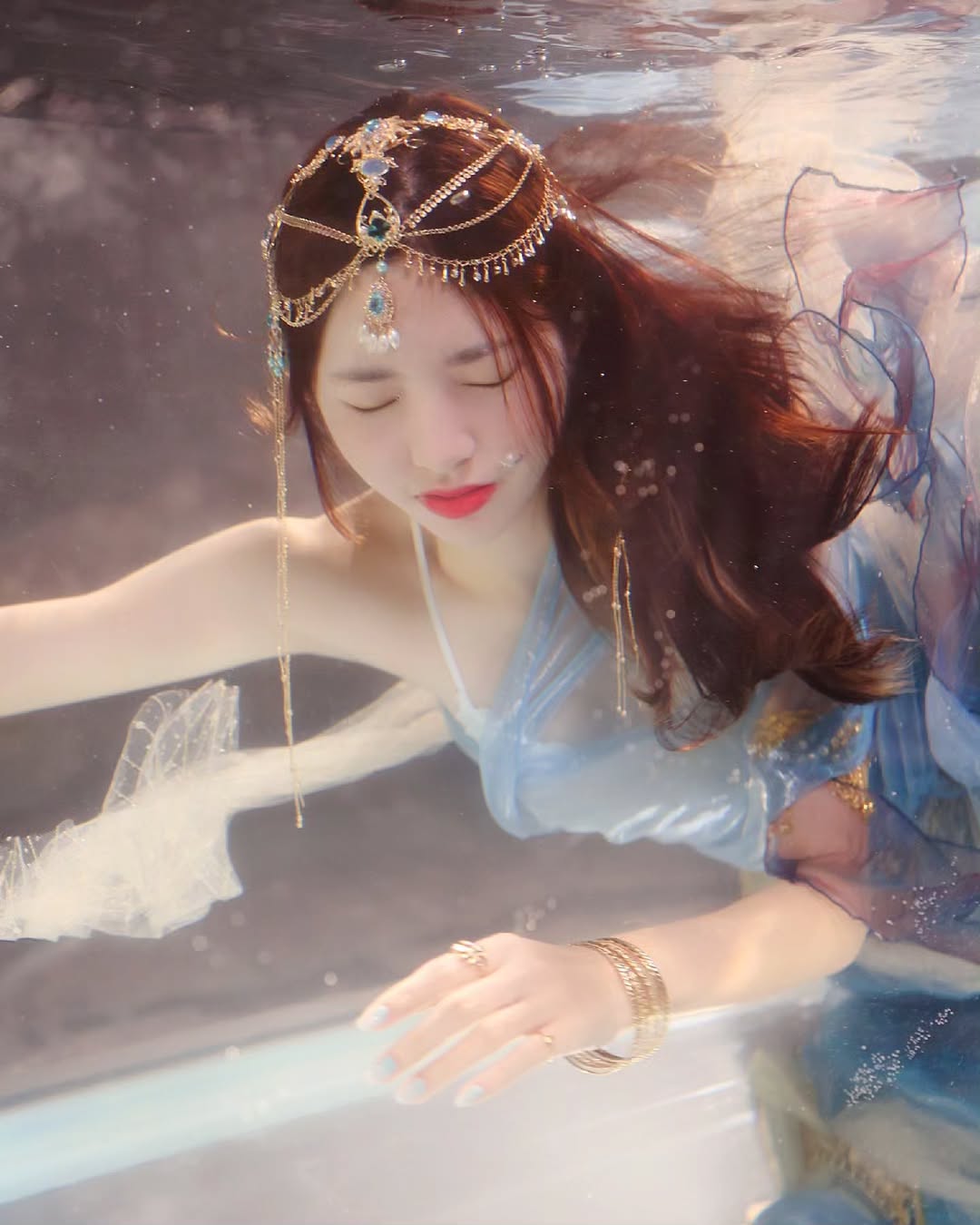 【正妹】溜溜一场西域风情，在鱼缸中的电影奇遇！