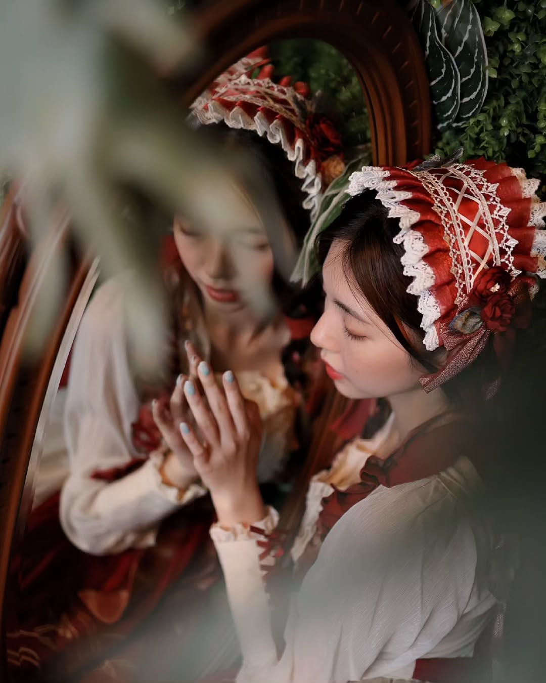 【正妹】溜溜小红帽写真，森林气息手拿煤油灯超美！