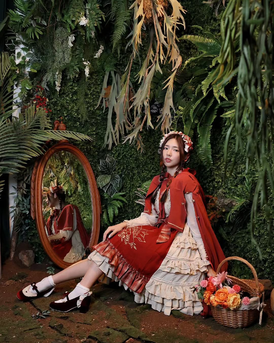 【正妹】溜溜小红帽写真，森林气息手拿煤油灯超美！