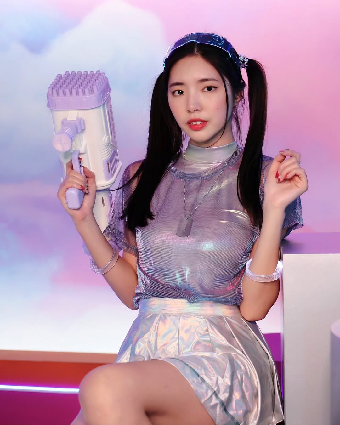 【正妹】溜溜双马尾搭配幻彩裙旱冰鞋，甜美一瞬间悄然融合！