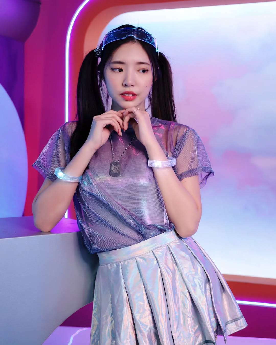 【正妹】溜溜双马尾搭配幻彩裙旱冰鞋，甜美一瞬间悄然融合！