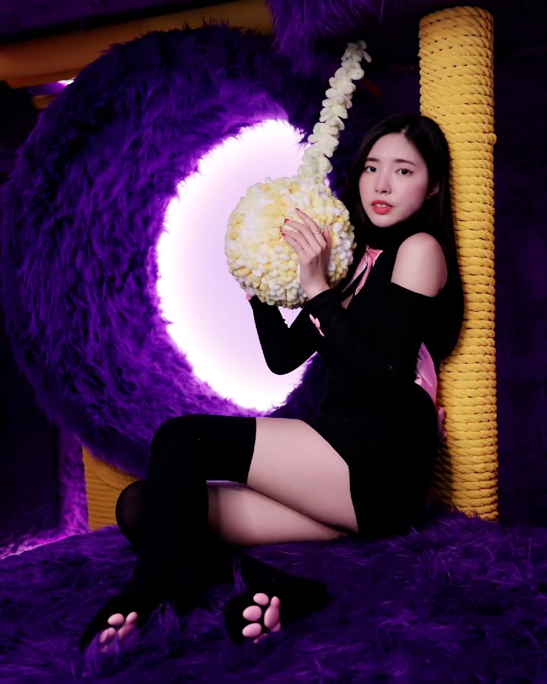 【正妹】溜溜黑丝猫咪装第一季，定格瞬间的美丽！