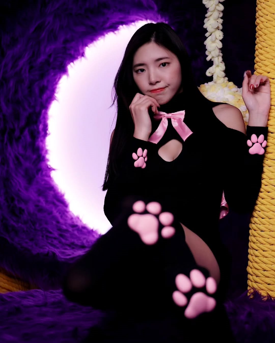 【正妹】溜溜黑丝猫咪装第一季，定格瞬间的美丽！