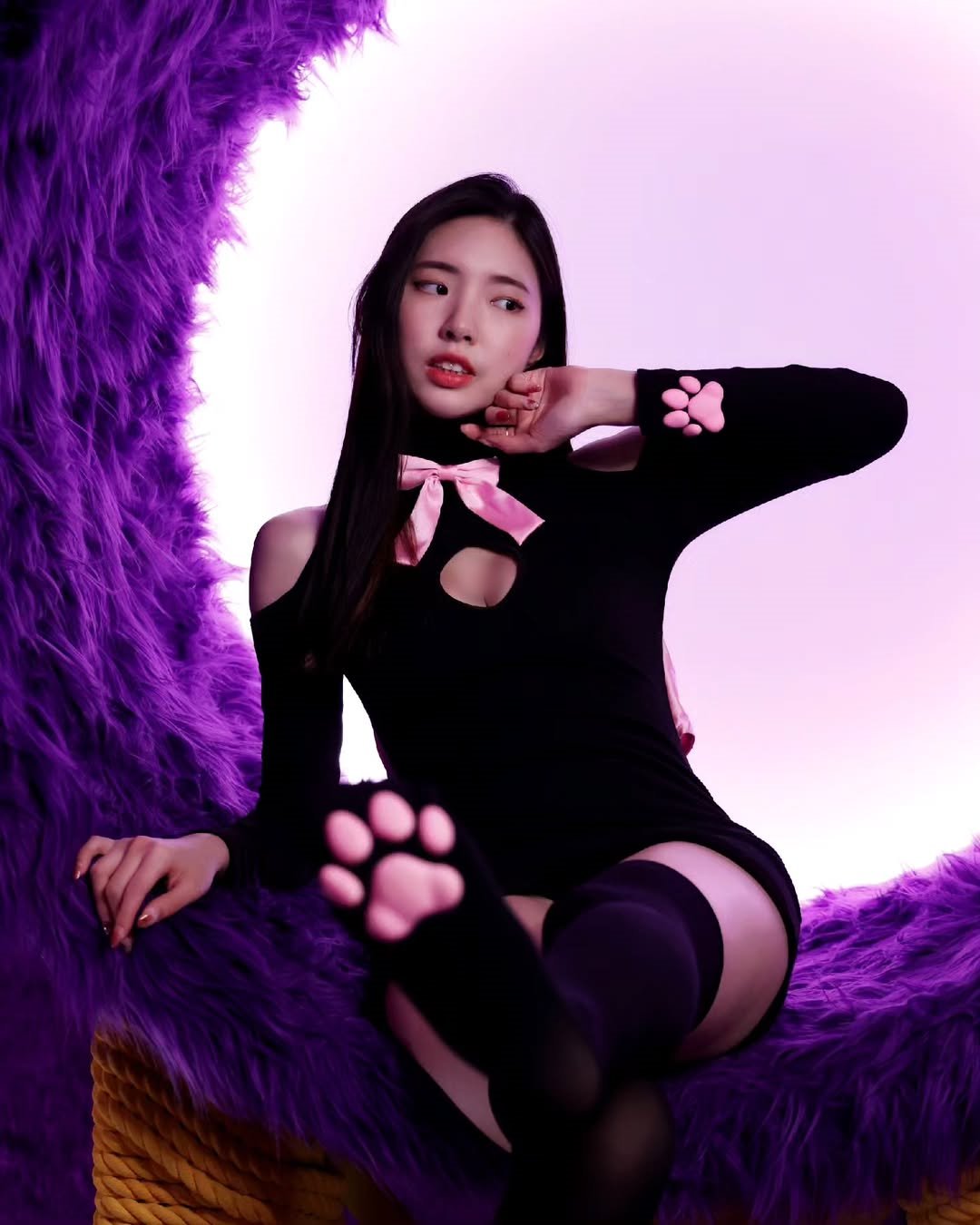 【正妹】溜溜黑丝猫咪装第一季，定格瞬间的美丽！