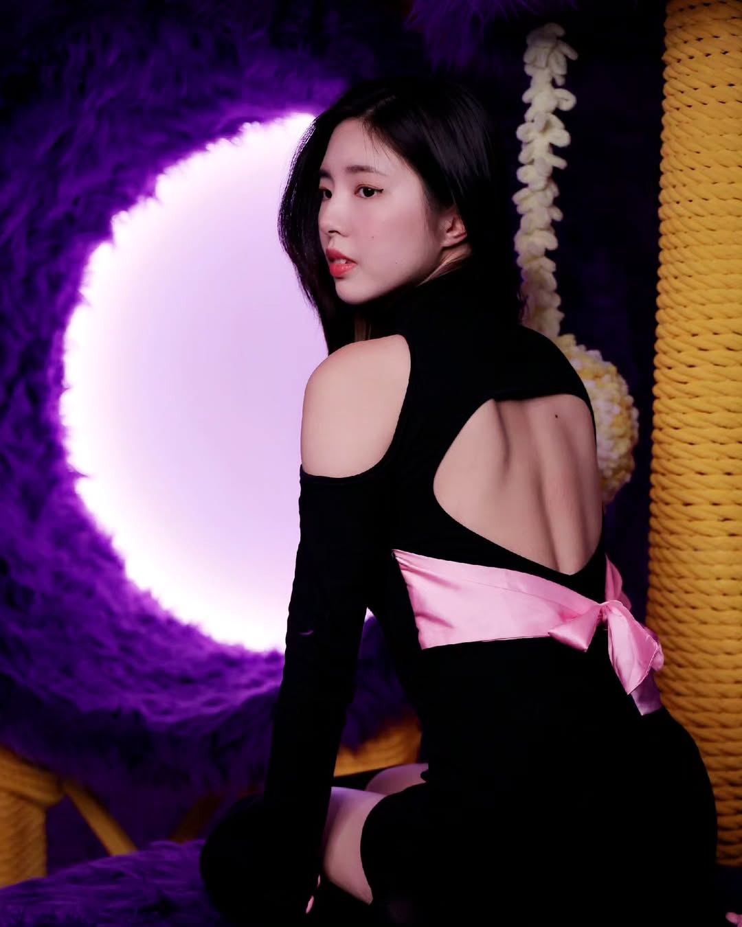 【正妹】溜溜黑丝猫咪装第一季，定格瞬间的美丽！