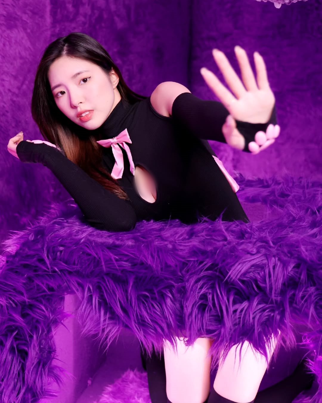 【正妹】溜溜黑丝猫咪装写真第二季，从梦境里剪下来的片段！