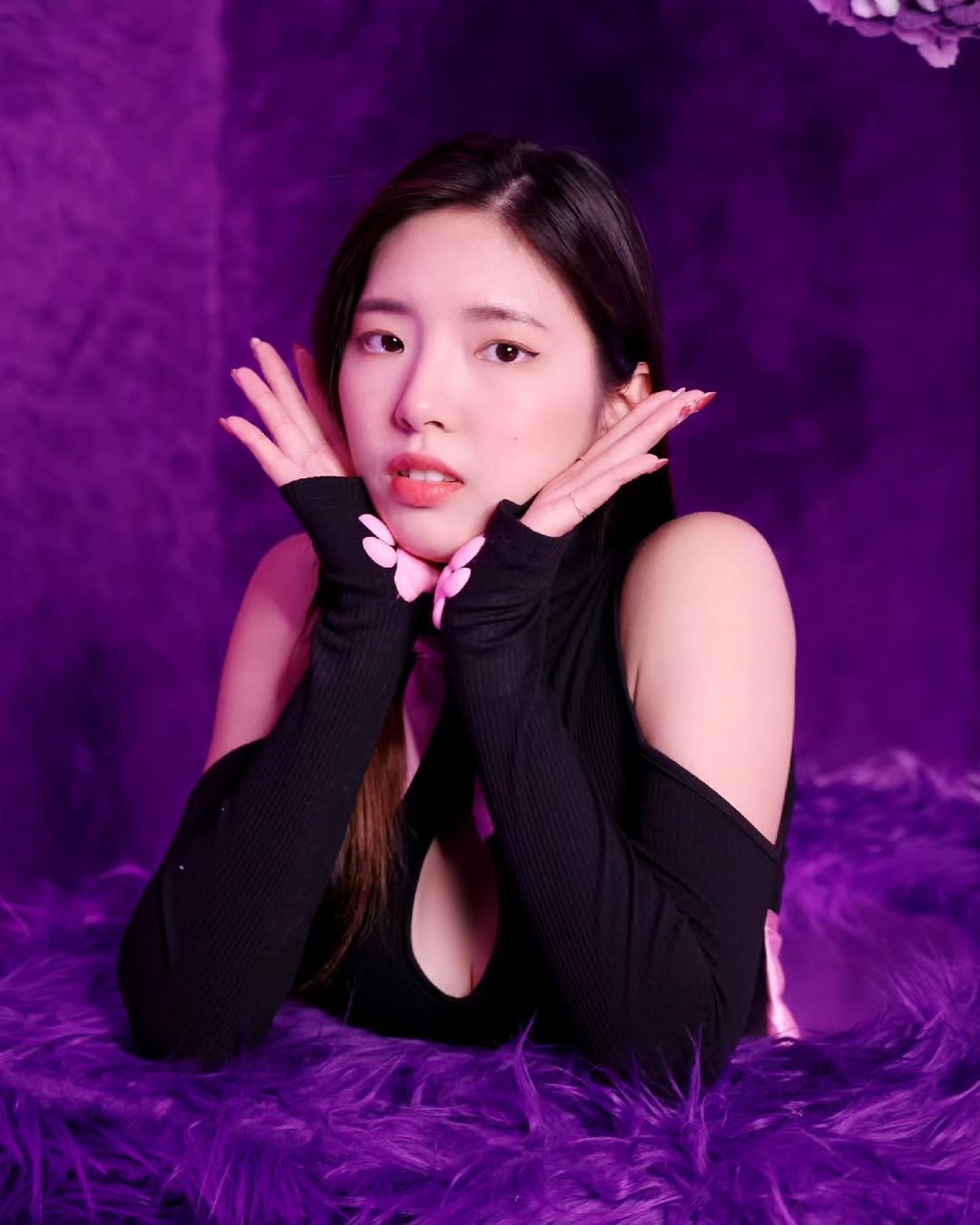 【正妹】溜溜黑丝猫咪装写真第二季，从梦境里剪下来的片段！