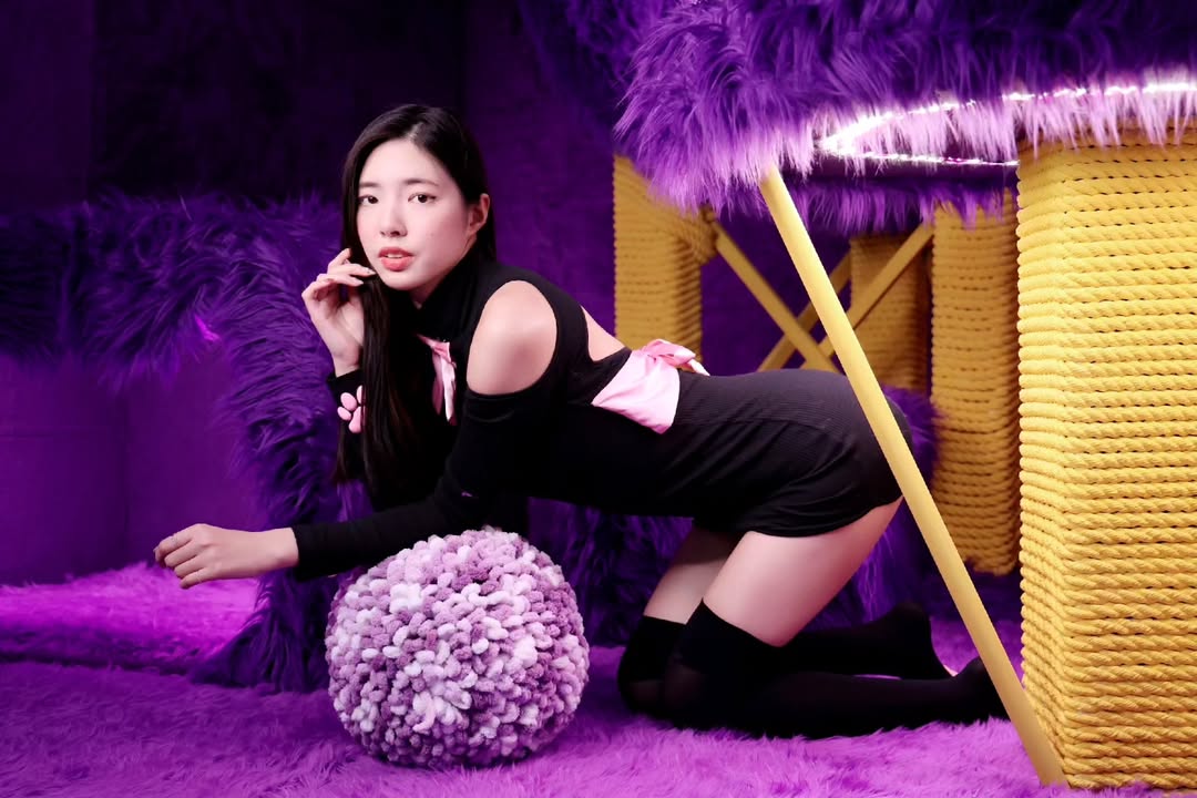 【正妹】溜溜黑丝猫咪装写真第二季，从梦境里剪下来的片段！