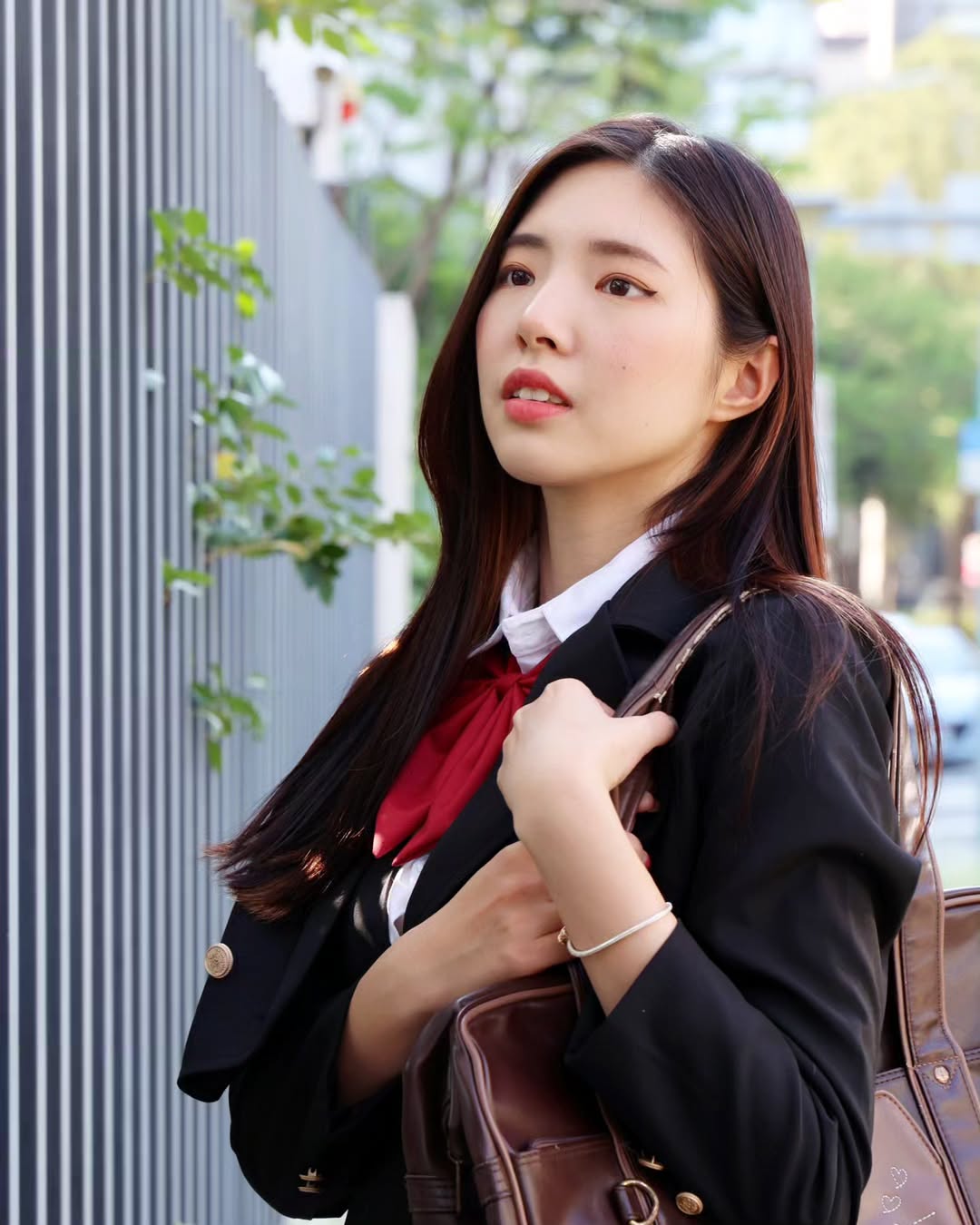 【正妹】溜溜穿着韩国高中生校服，可爱又调皮小精灵！