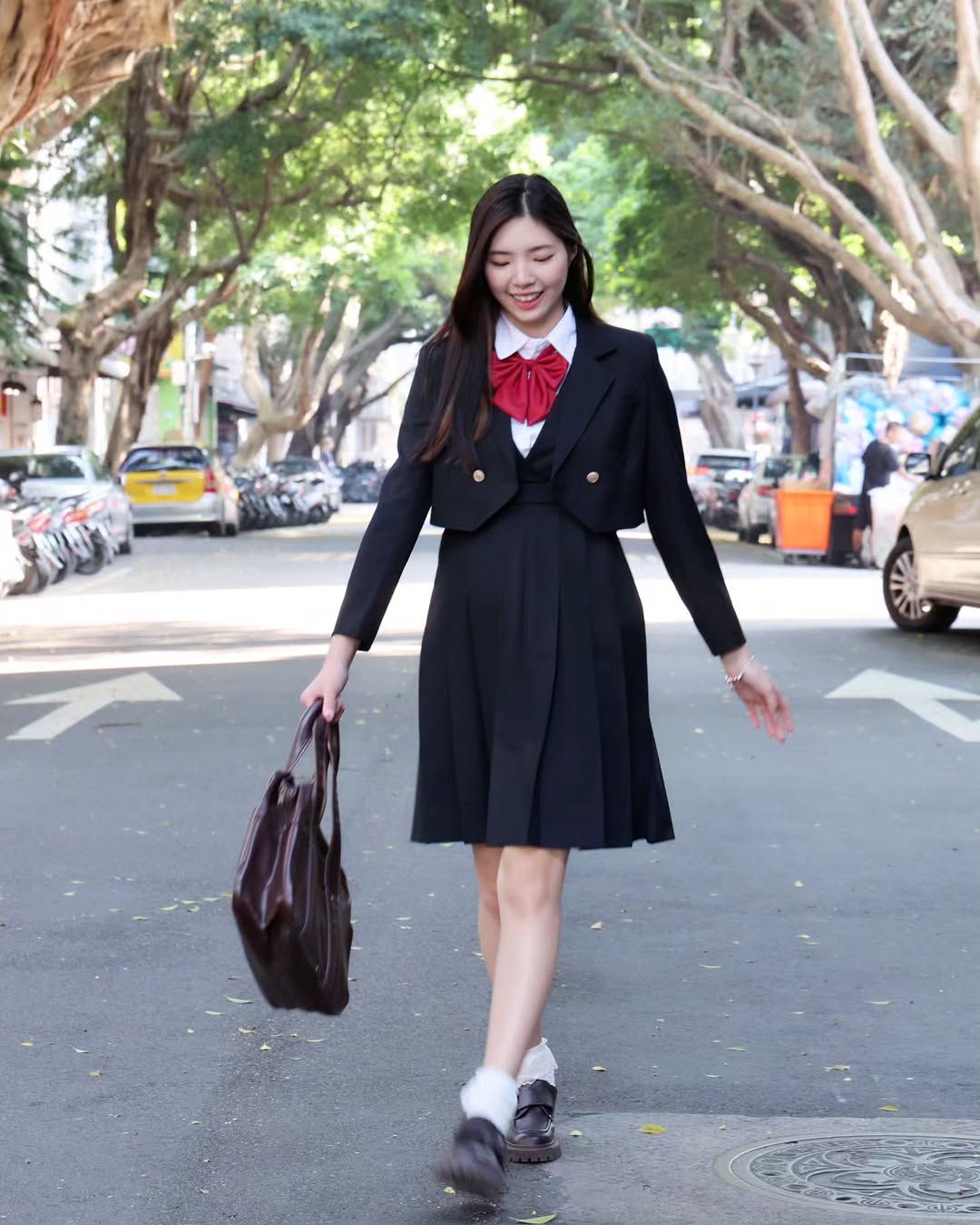 【正妹】溜溜穿着韩国高中生校服，可爱又调皮小精灵！