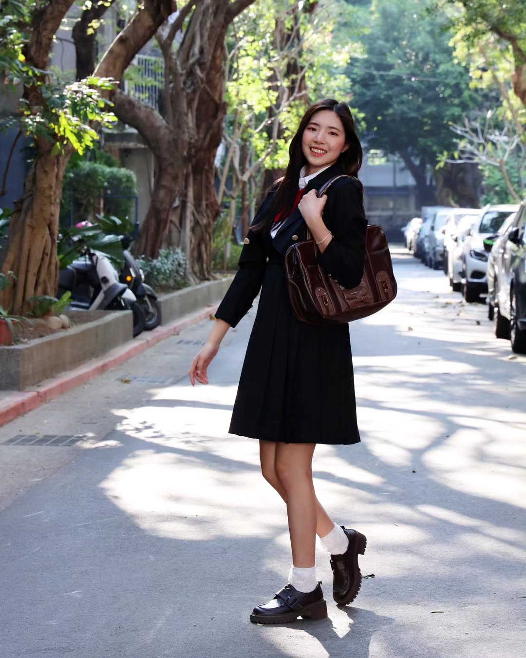 【正妹】溜溜穿着韩国高中生校服，可爱又调皮小精灵！