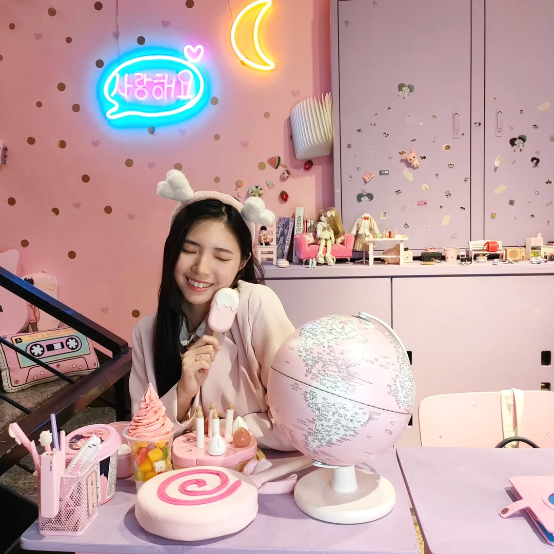 【正妹】溜溜韩国制服写真，粉色梦境下的定格青春！