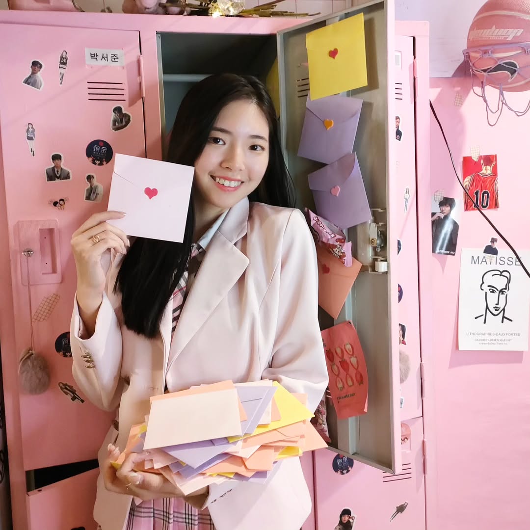 【正妹】溜溜韩国制服写真，粉色梦境下的定格青春！