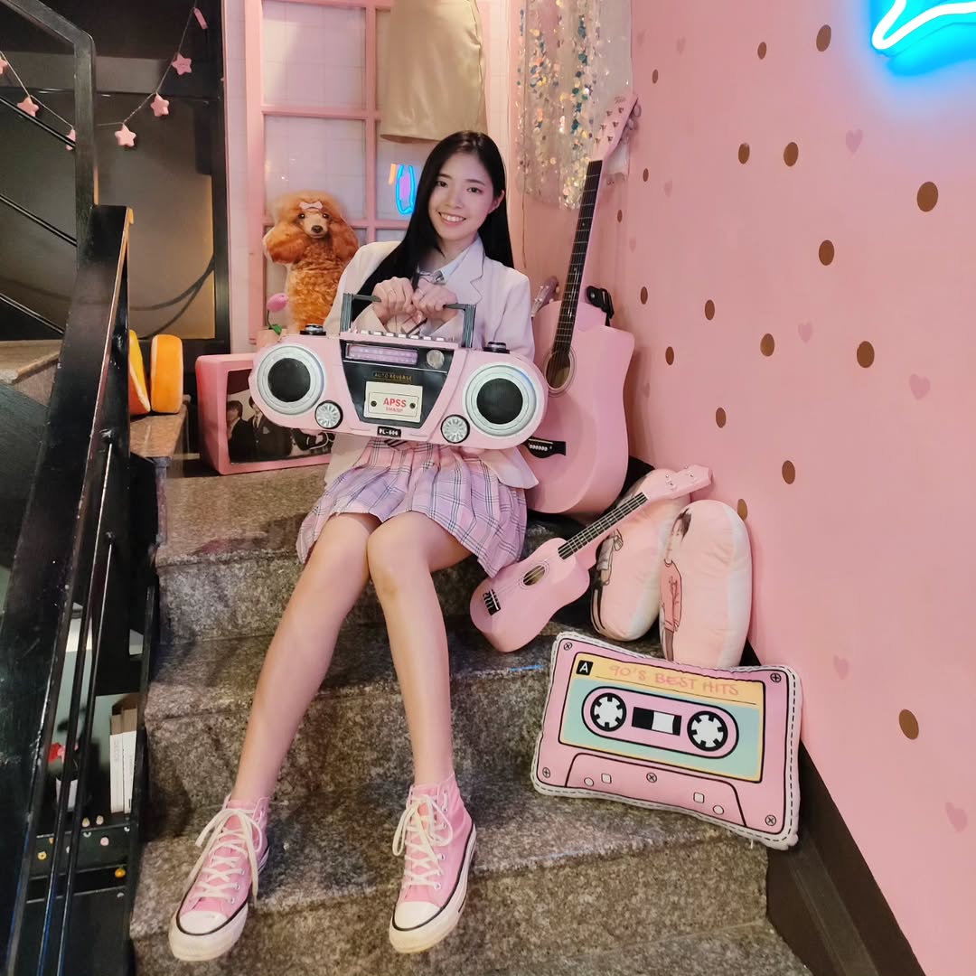 【正妹】溜溜韩国制服写真，粉色梦境下的定格青春！