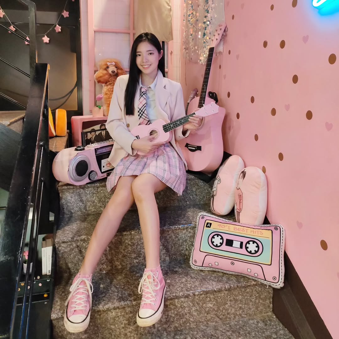 【正妹】溜溜韩国制服写真，粉色梦境下的定格青春！