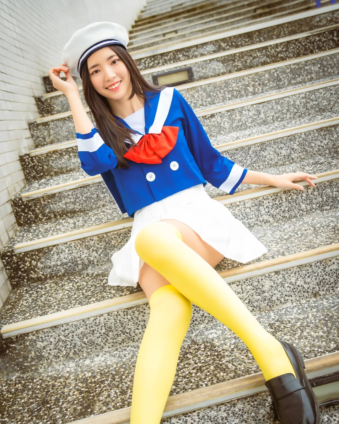 【正妹】溜溜水手服游乐园美照，在轻柔晨光中被世界唤醒！