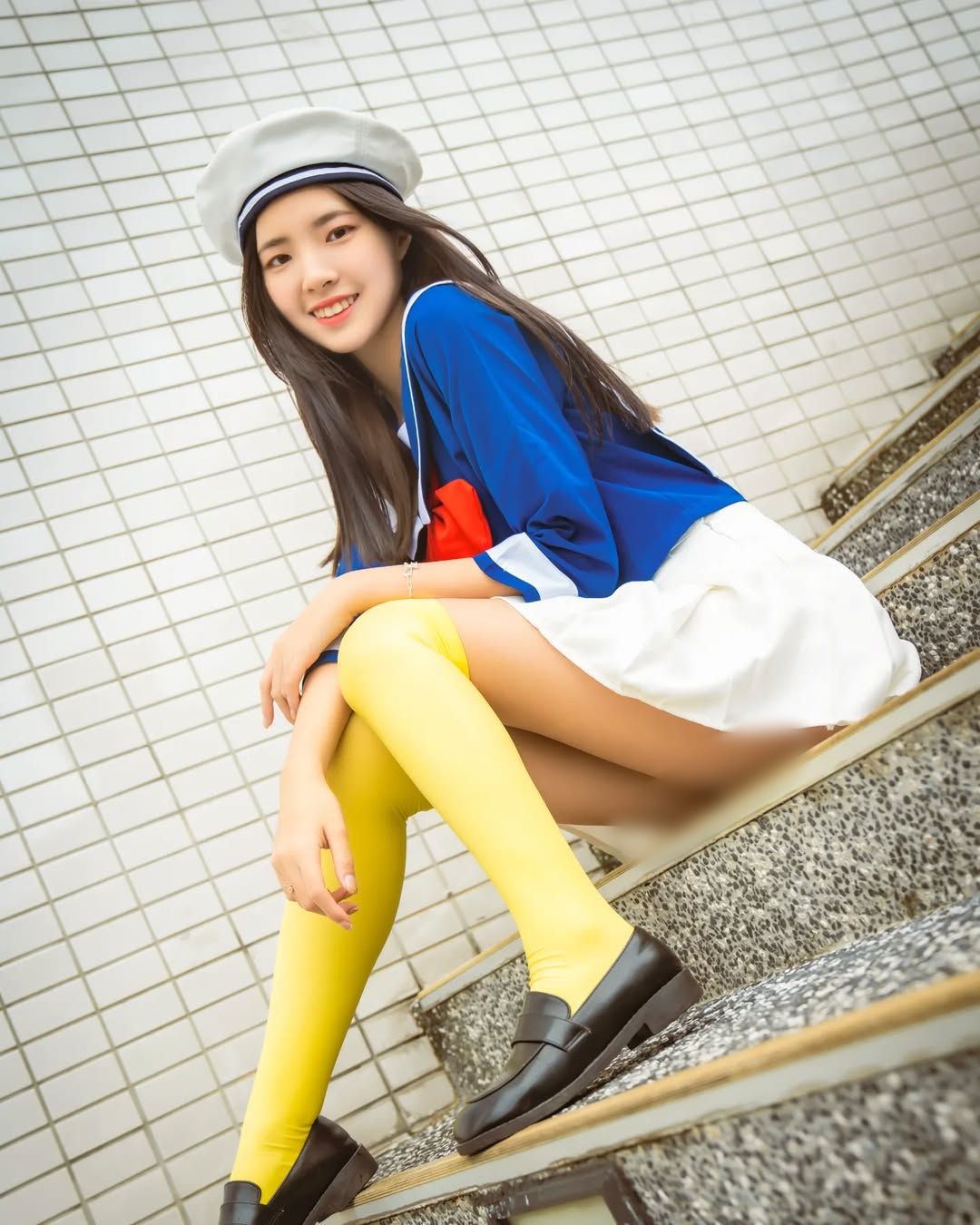 【正妹】溜溜水手服游乐园美照，在轻柔晨光中被世界唤醒！