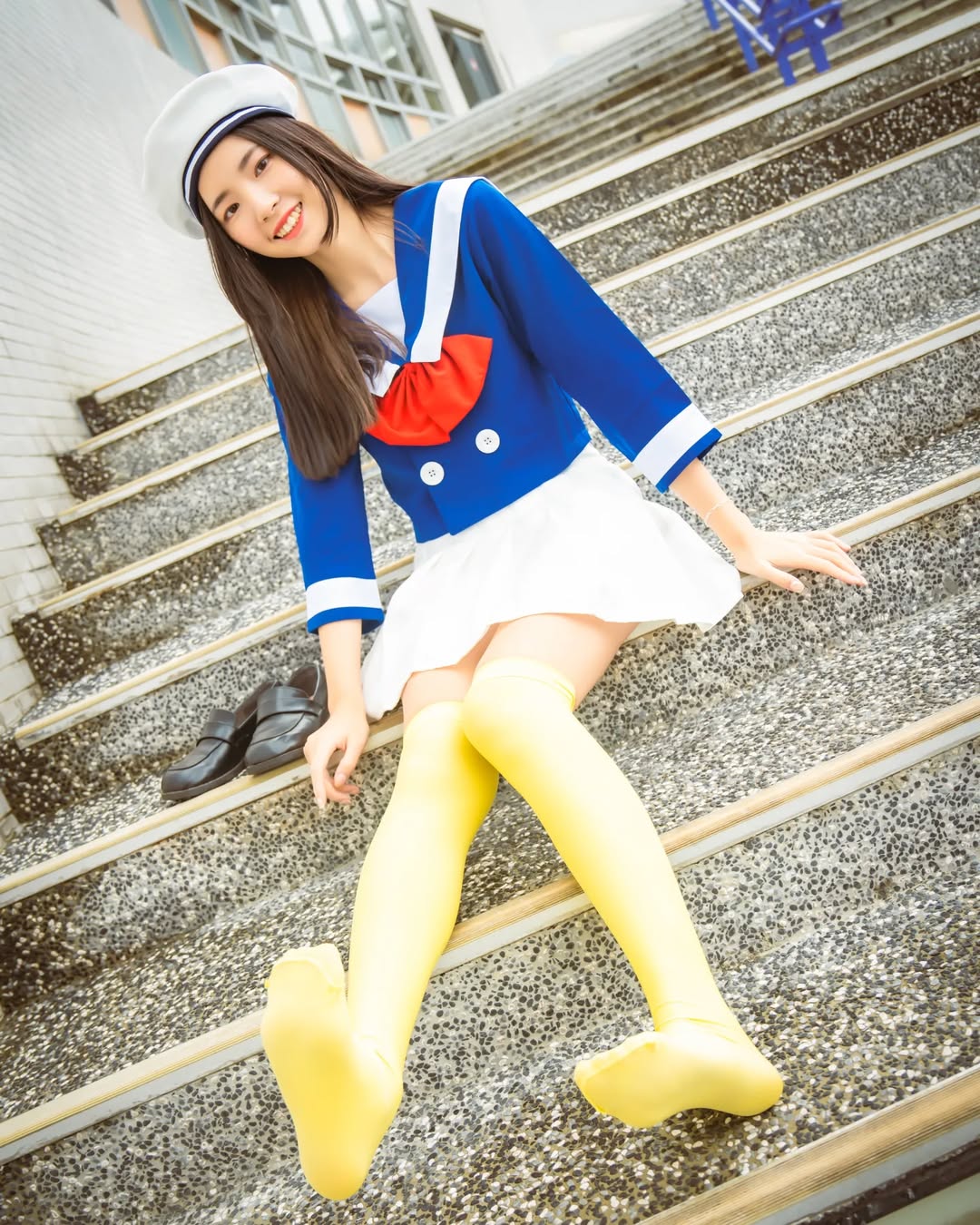 【正妹】溜溜水手服游乐园美照，在轻柔晨光中被世界唤醒！