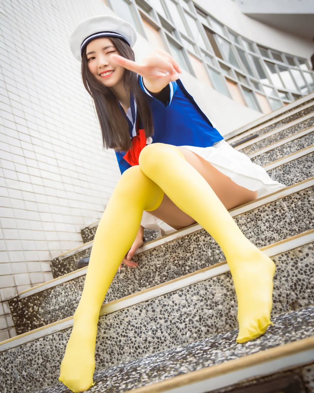 【正妹】溜溜水手服游乐园美照,在轻柔晨光中被世界唤醒!