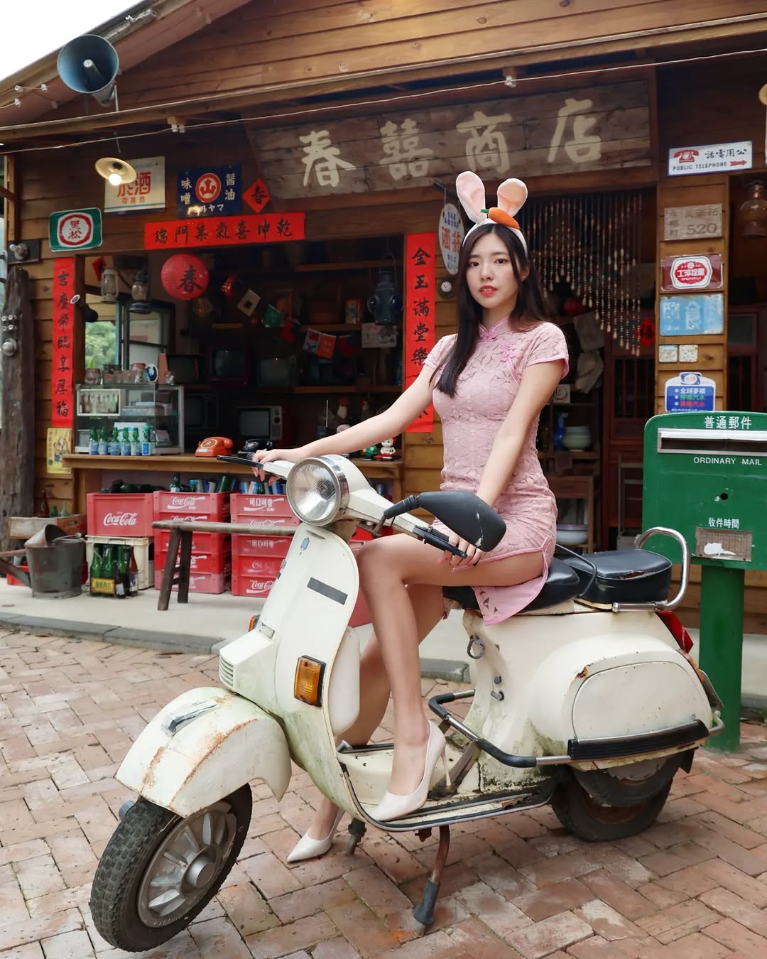 【正妹】溜溜旗袍骑电动车美照，空气中弥漫着甜美与清新！