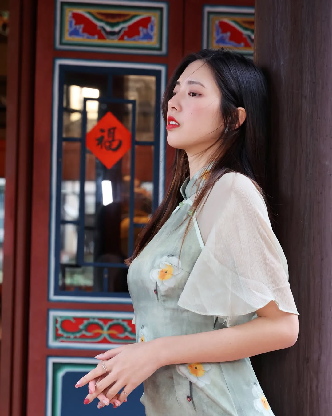 【正妹】溜溜旗袍水乡古巷美照，旧时光里缓缓展开！