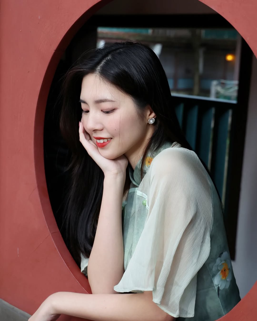 【正妹】溜溜旗袍水乡古巷美照，旧时光里缓缓展开！