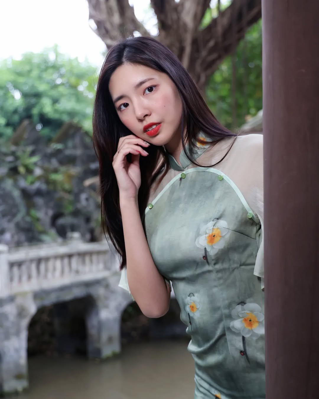 【正妹】溜溜旗袍水乡古巷美照，旧时光里缓缓展开！