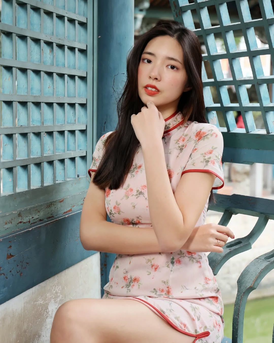 【正妹】溜溜旗袍古宅庭院美照，温柔和岁月的气息！