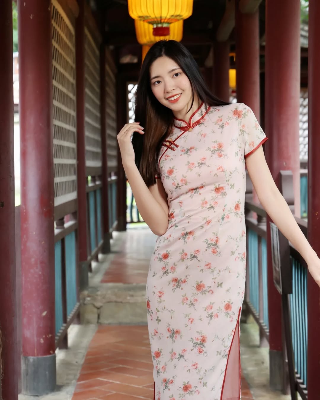 【正妹】溜溜旗袍古宅庭院美照，温柔和岁月的气息！