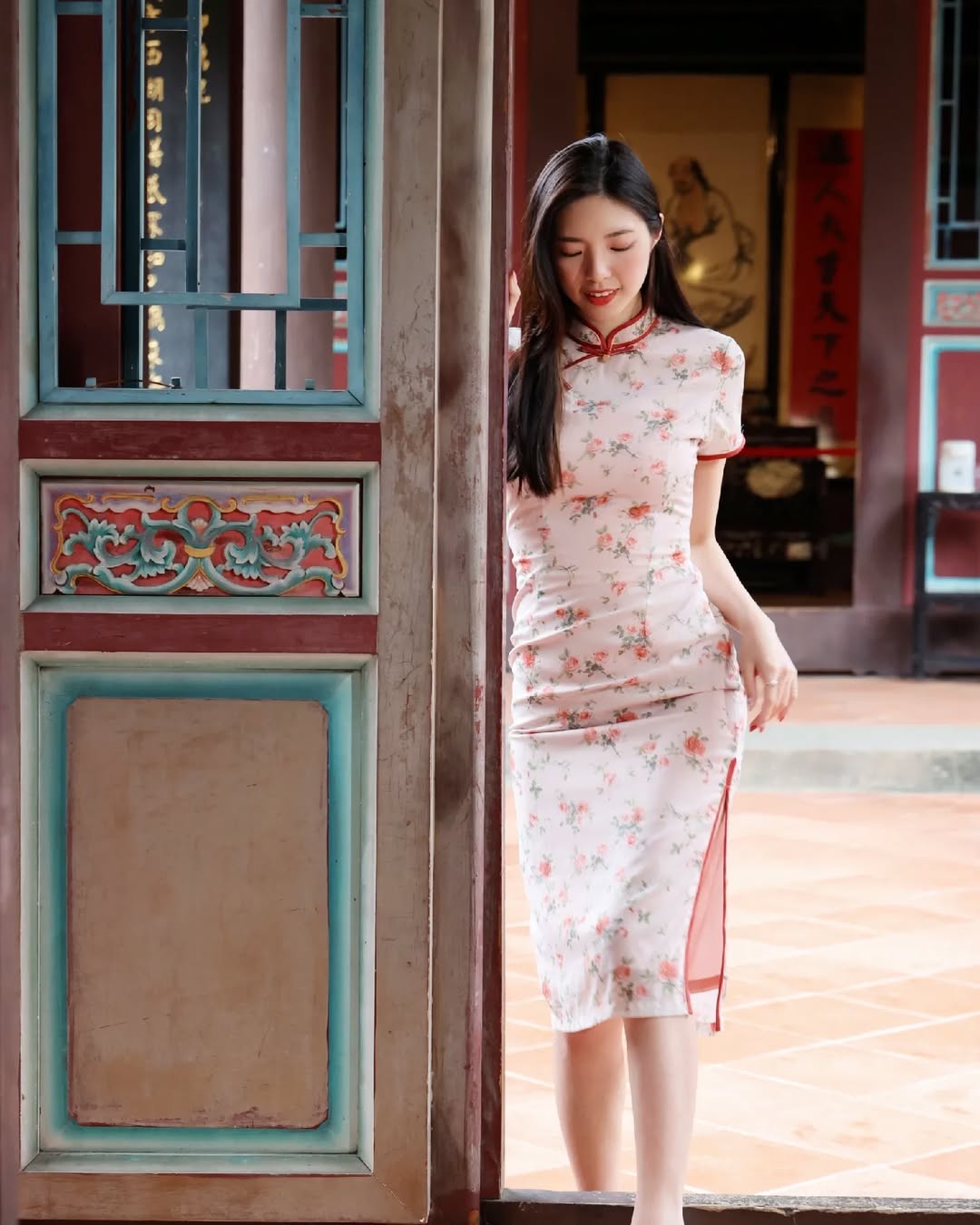 【正妹】溜溜旗袍古宅庭院美照，温柔和岁月的气息！