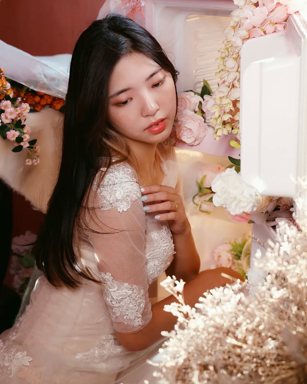 【正妹】溜溜蕾丝透视裙私房照,满满的花与女性柔美的结晶!