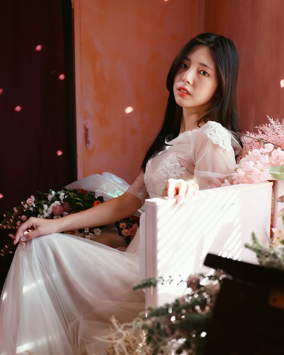 【正妹】溜溜蕾丝透视裙私房照,满满的花与女性柔美的结晶!