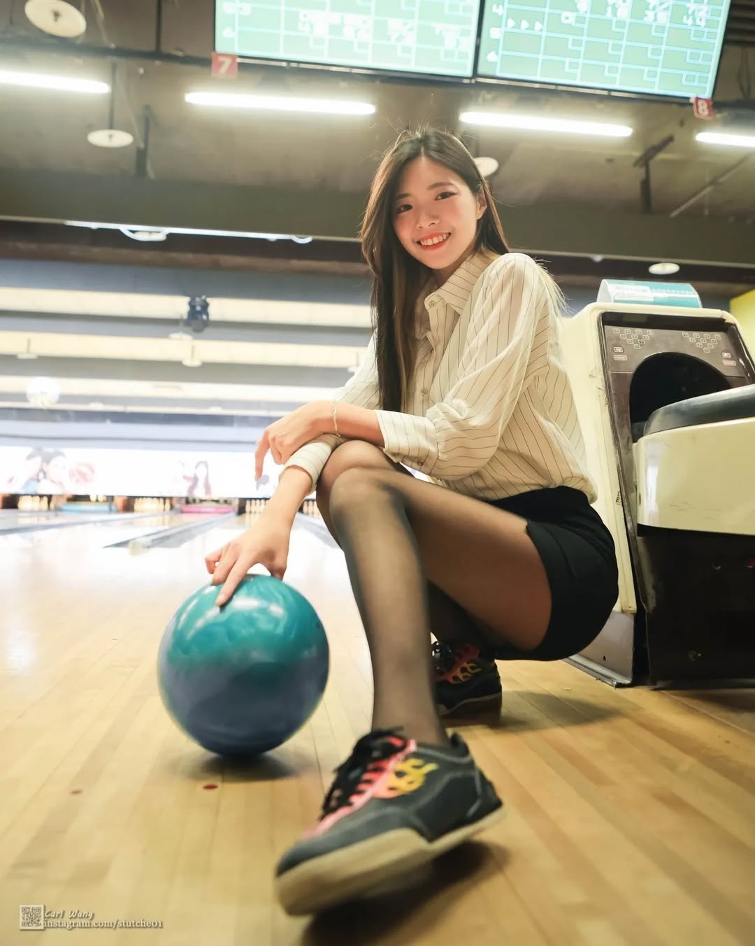 【正妹】溜溜的黑丝保龄球美照，微微成熟的魅力绽放！