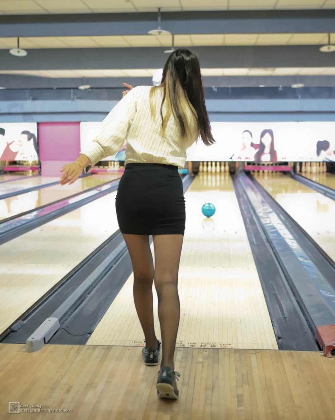 【正妹】溜溜的黑丝保龄球美照，微微成熟的魅力绽放！