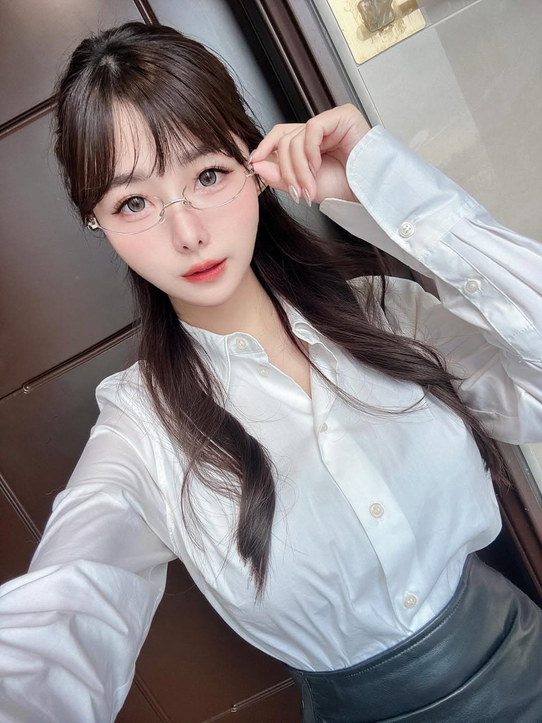 【正妹】Miko制服OL美艳性感，令人赞不绝口！