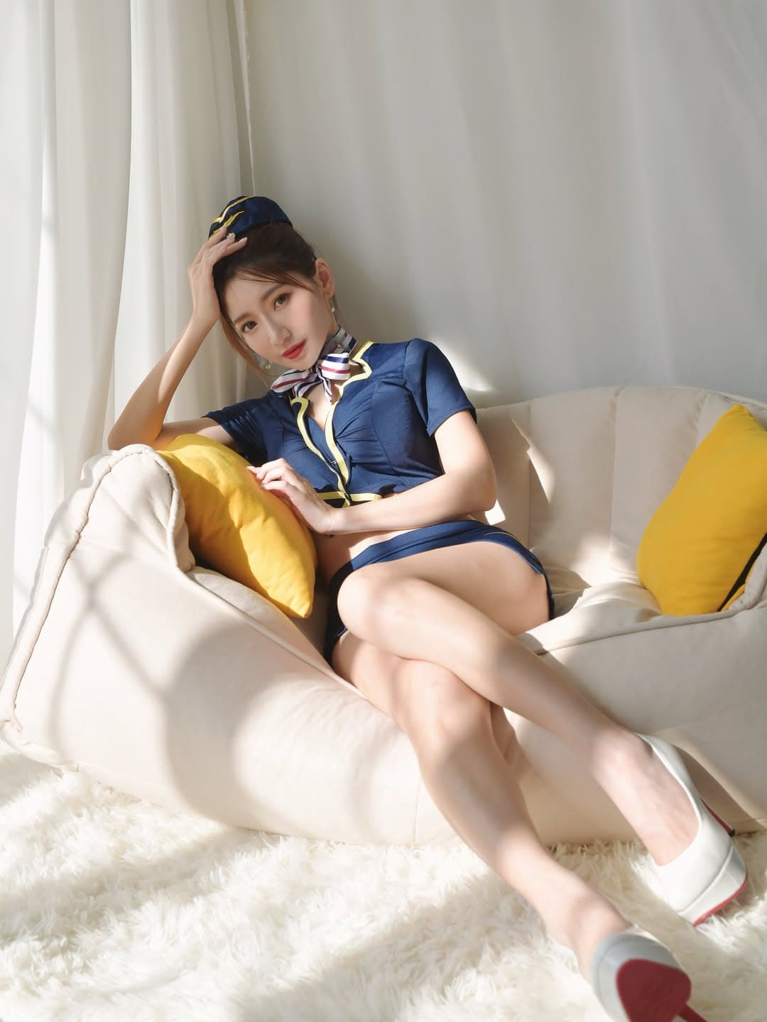 【正妹】Cherry 空姐制服拍照有双逆天大长腿！
